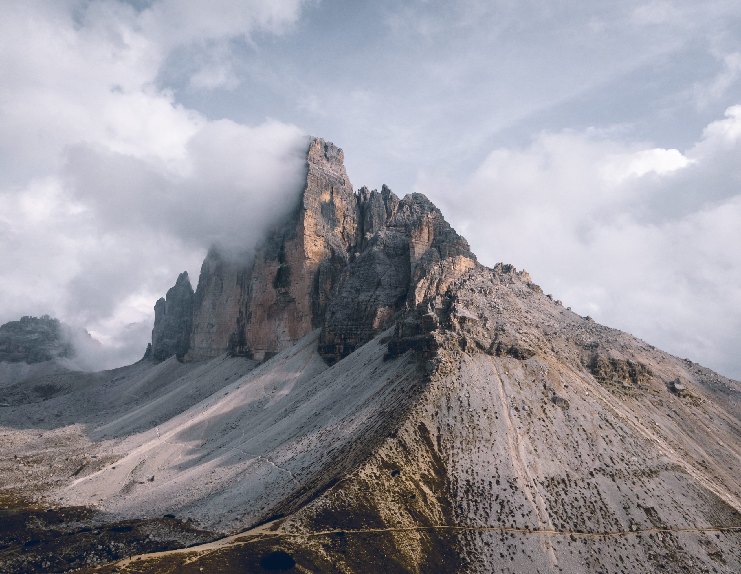 Paisaje de montaña para inspirar un viaje a medida